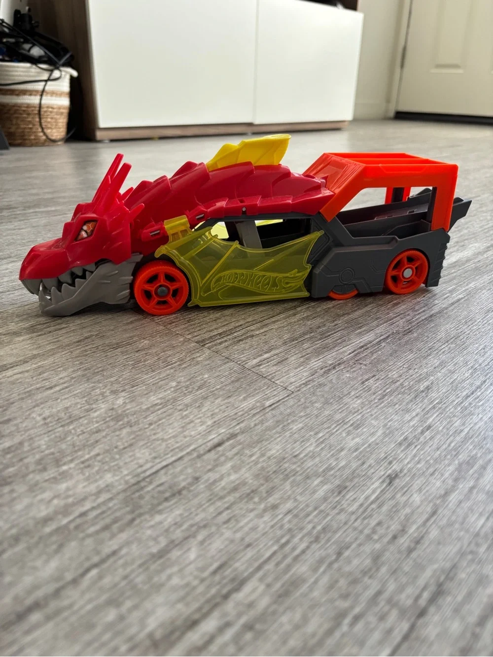 Hot Wheels City Dragon Transporter